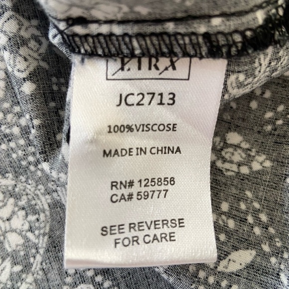 Black and White Paisley Print High Low Cap Sleeve Button Up Shirt Size Large - Picture 5 of 14